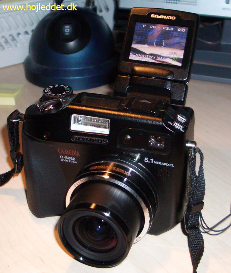 C-5060 har en drejelig LCD-skærm, som er særdeles praktisk. Billedet er taget med mit Pentax S5i.
