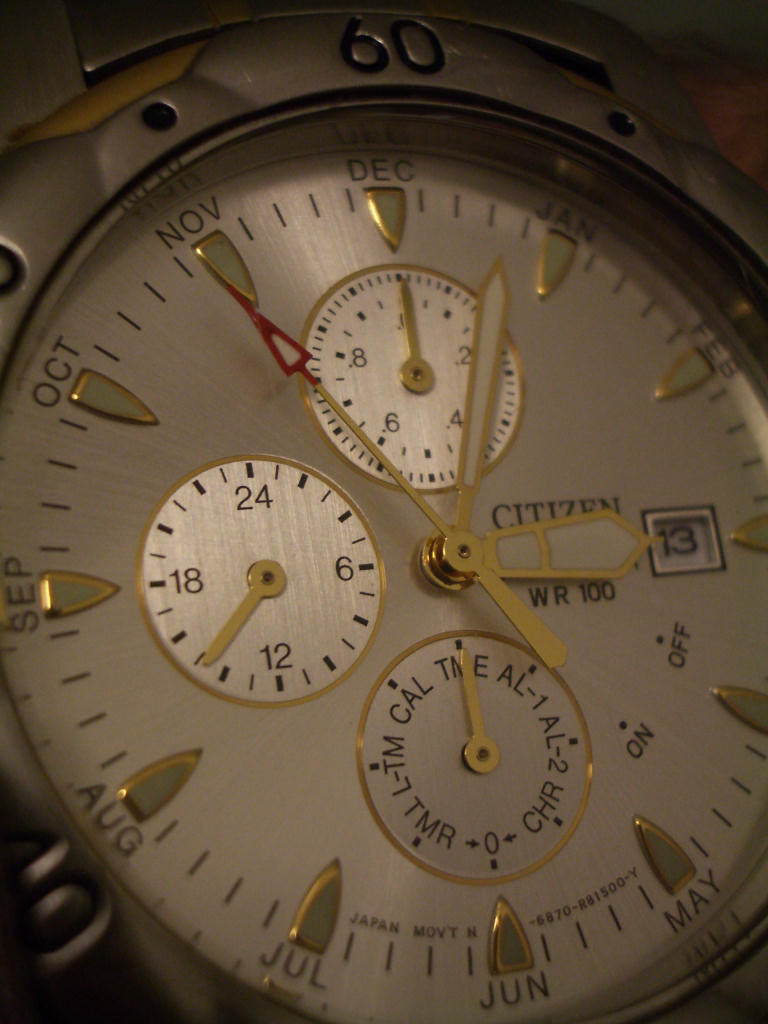 Et super makro billede af mit ur, taget indenfor uden blitz.